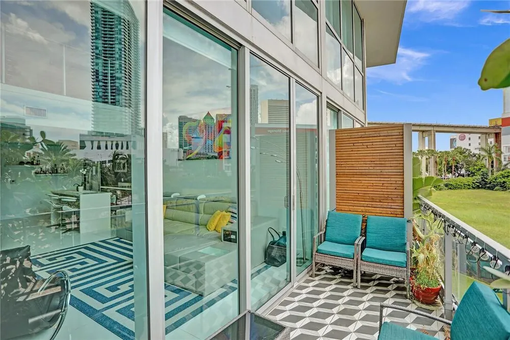 90 SW 3rd St, Miami, FL 33130