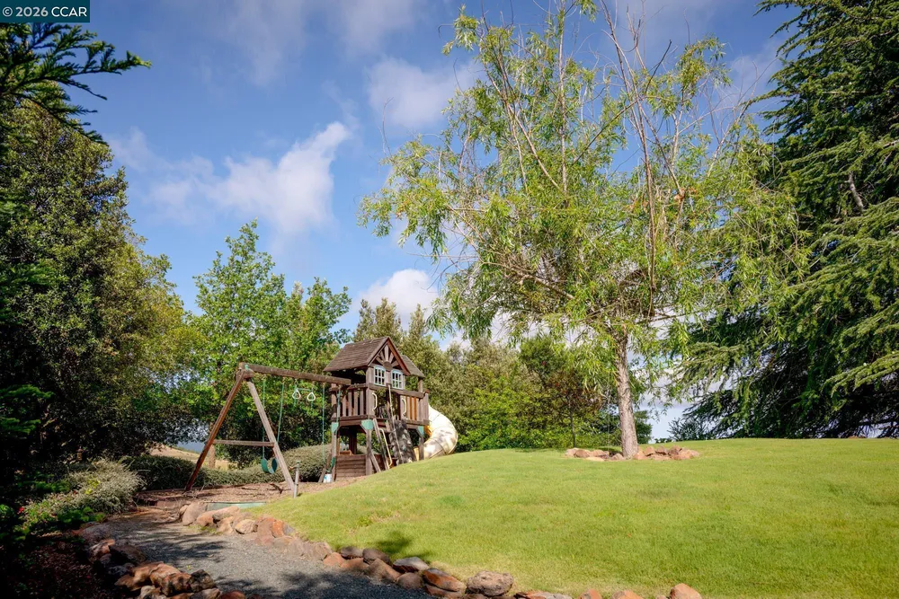 2305 Saddleback Dr, Danville, CA 94506