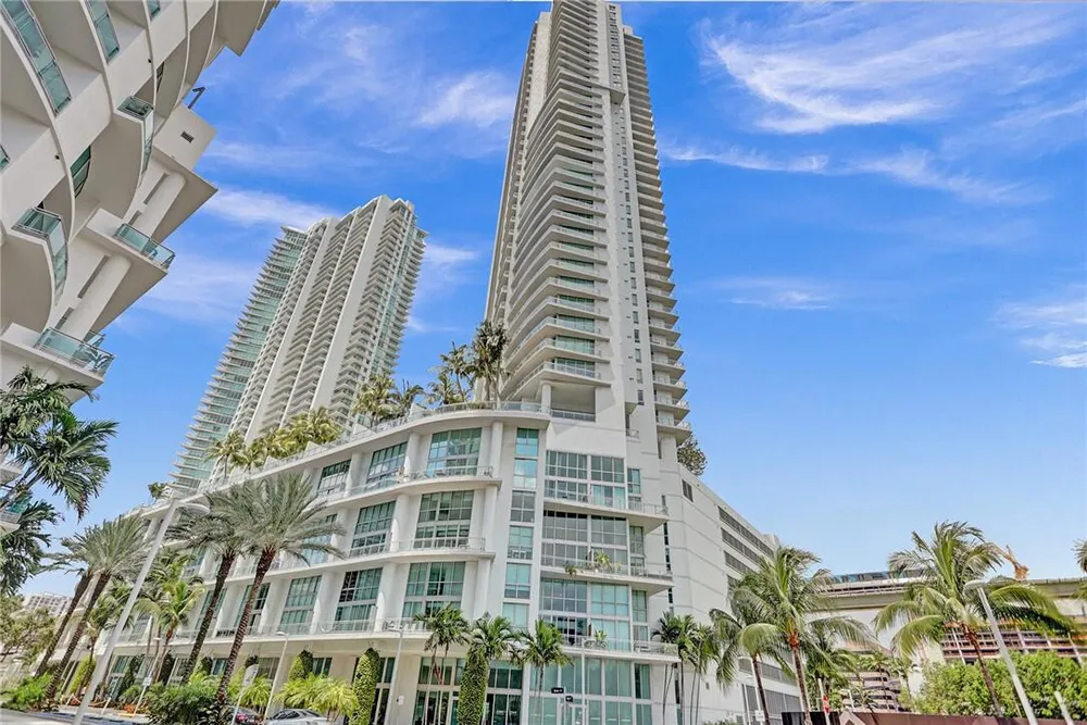 90 SW 3rd St, Miami, FL 33130