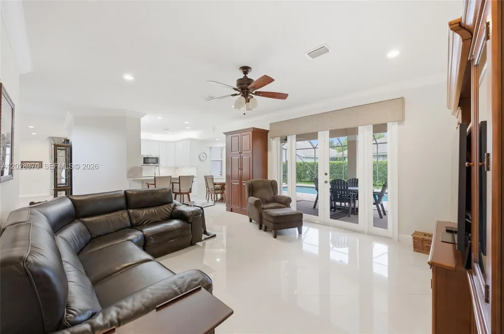 2608 Oakbrook Ct, Weston, FL 33332