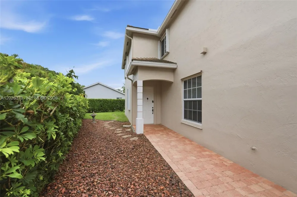 2608 Oakbrook Ct, Weston, FL 33332
