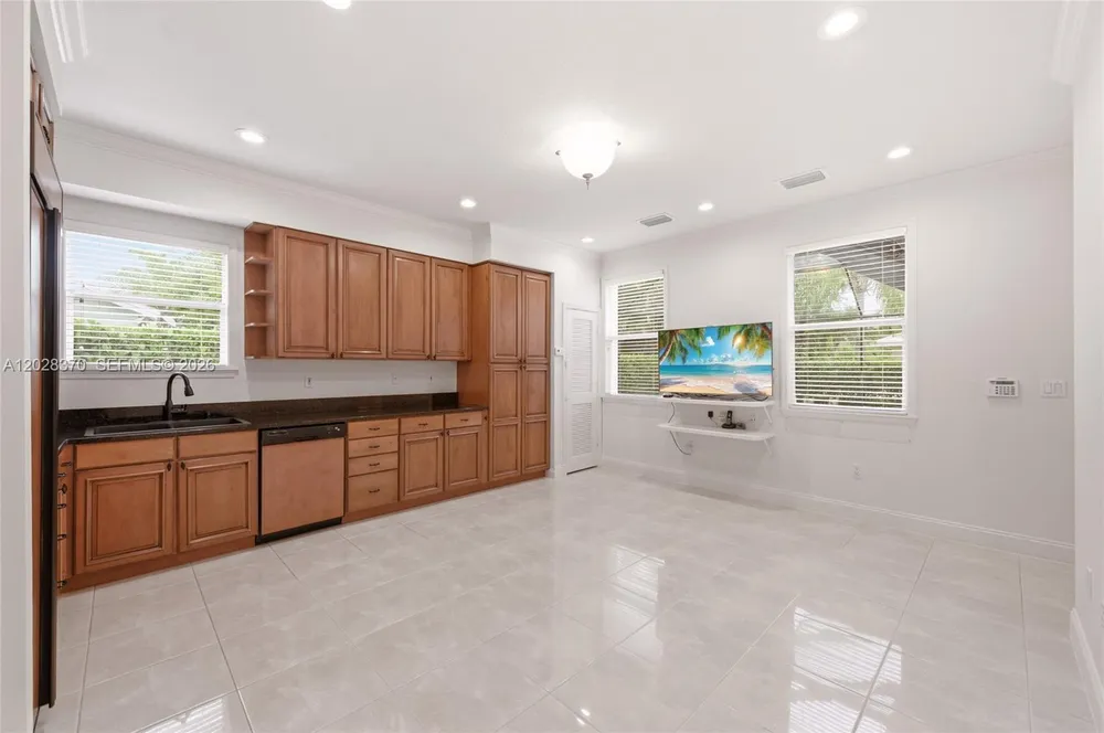 2608 Oakbrook Ct, Weston, FL 33332