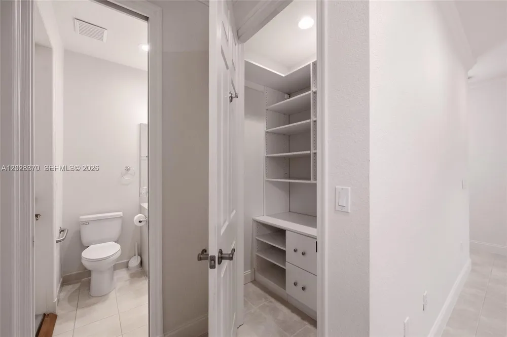 2608 Oakbrook Ct, Weston, FL 33332