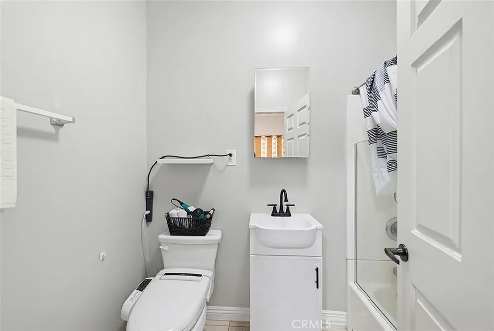 238 S Westmoreland Ave, Rampart Village, CA 90004