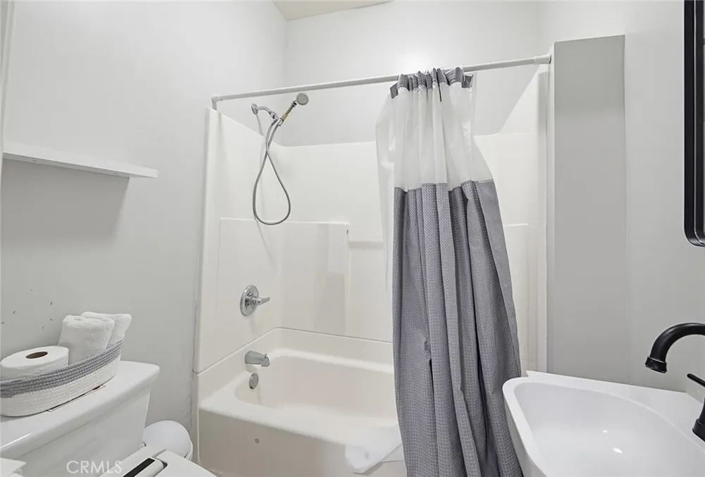 238 S Westmoreland Ave, Rampart Village, CA 90004