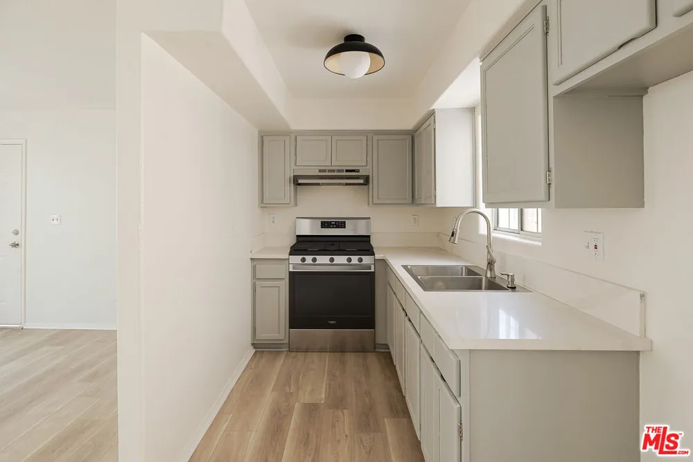 8624 S Main St, Southeast Los Angeles, CA 90003