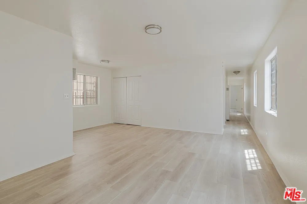 8624 S Main St, Southeast Los Angeles, CA 90003