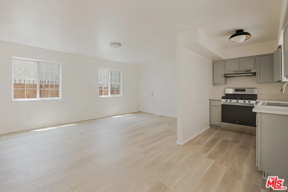 8624 S Main St, Southeast Los Angeles, CA 90003