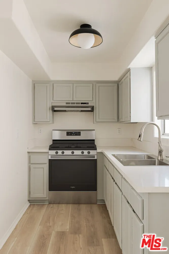 8624 S Main St, Southeast Los Angeles, CA 90003