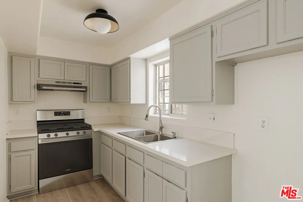 8624 S Main St, Southeast Los Angeles, CA 90003