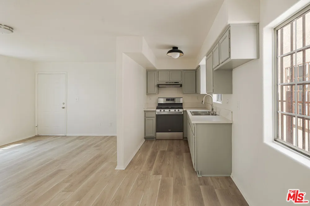 8624 S Main St, Southeast Los Angeles, CA 90003
