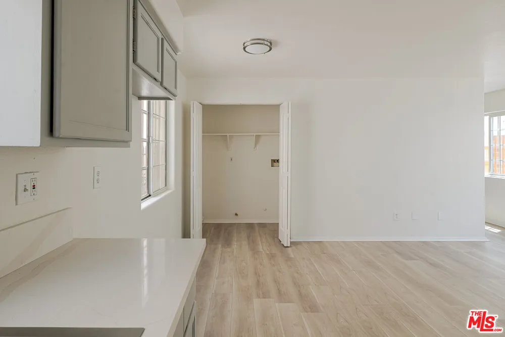 8624 S Main St, Southeast Los Angeles, CA 90003