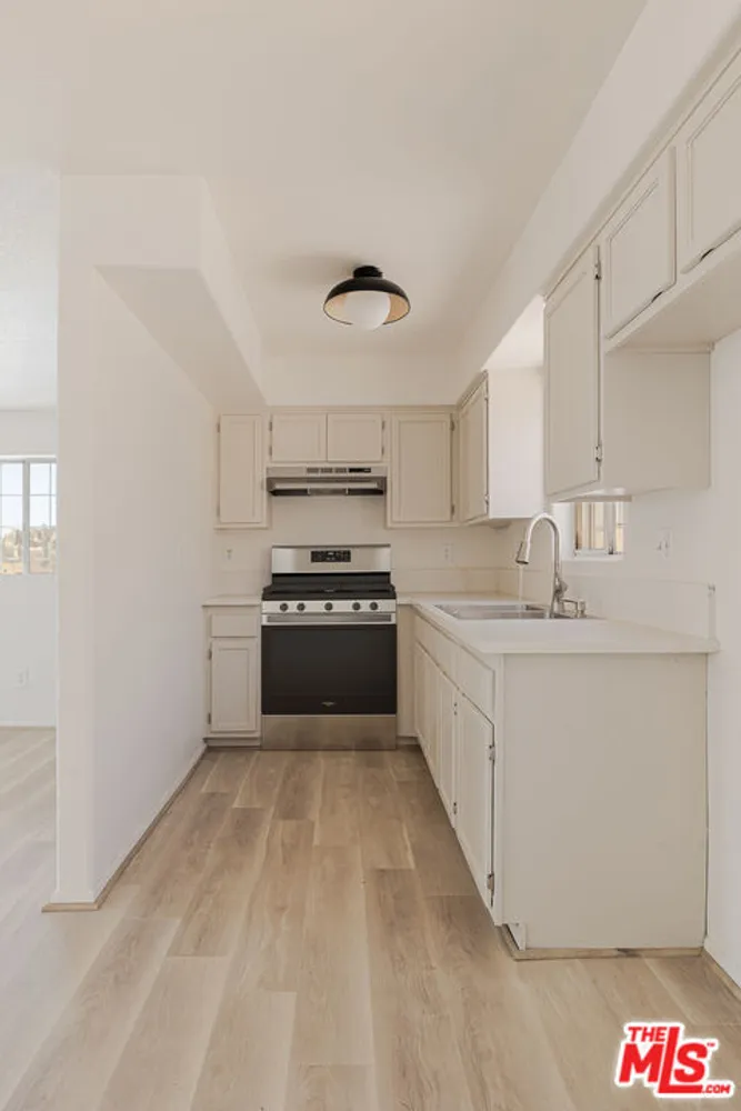 8624 S Main St, Southeast Los Angeles, CA 90003