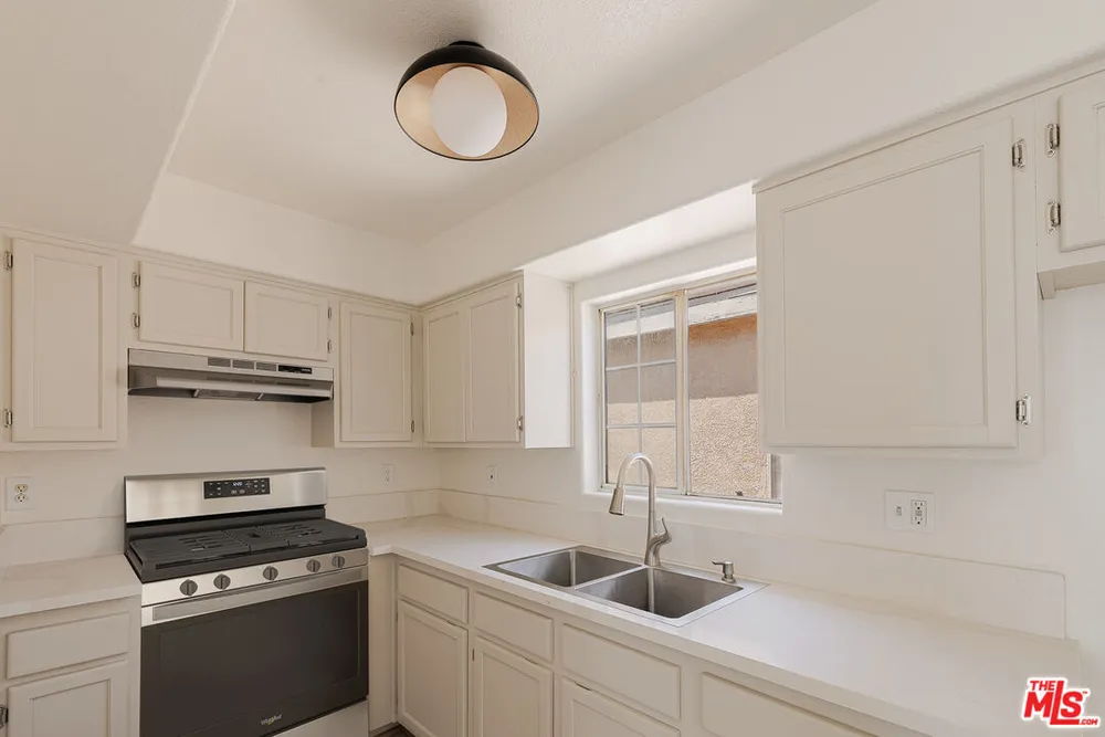 8624 S Main St, Southeast Los Angeles, CA 90003