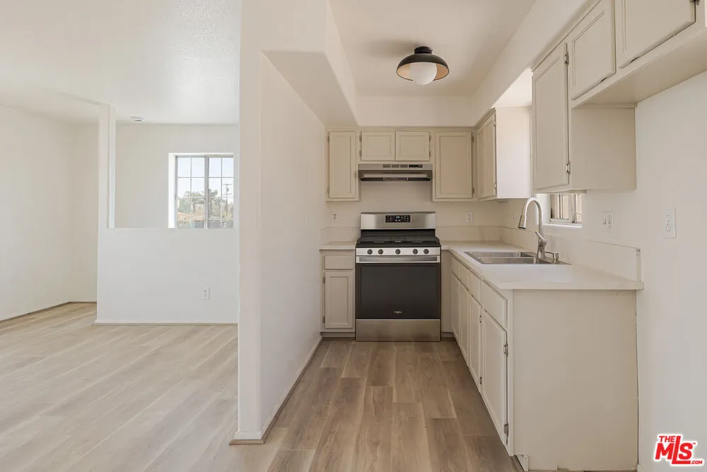 8624 S Main St, Southeast Los Angeles, CA 90003