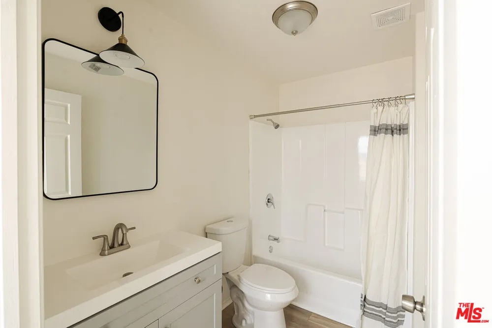 8624 S Main St, Southeast Los Angeles, CA 90003