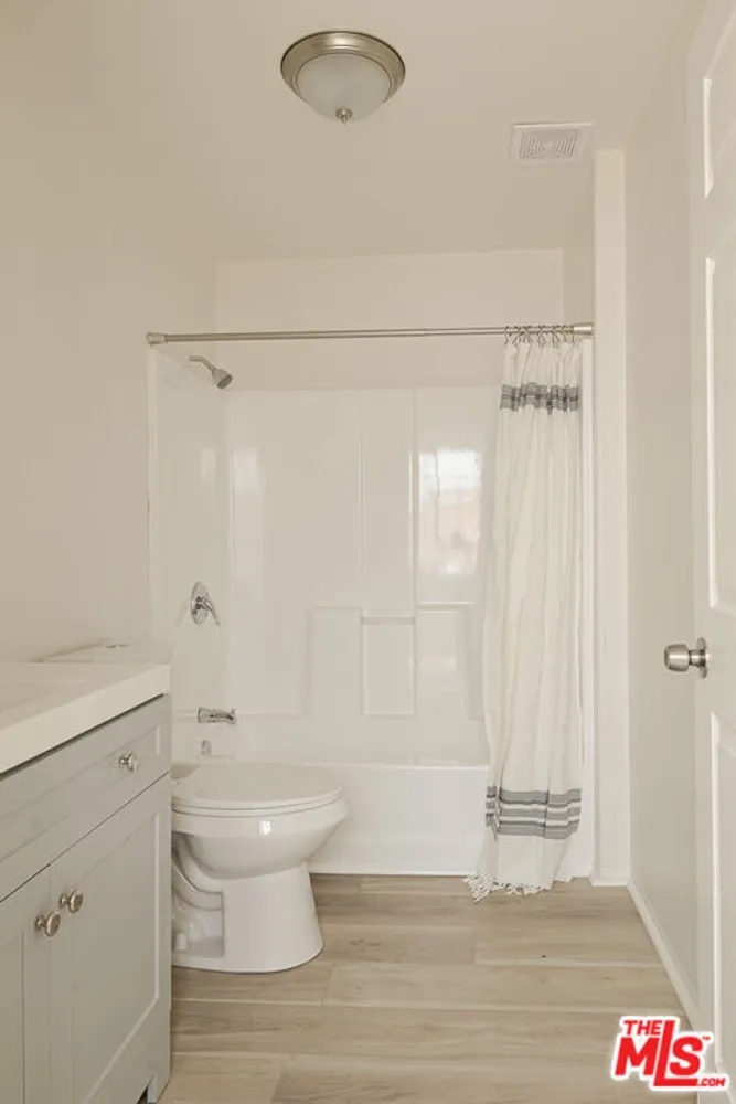 8624 S Main St, Southeast Los Angeles, CA 90003