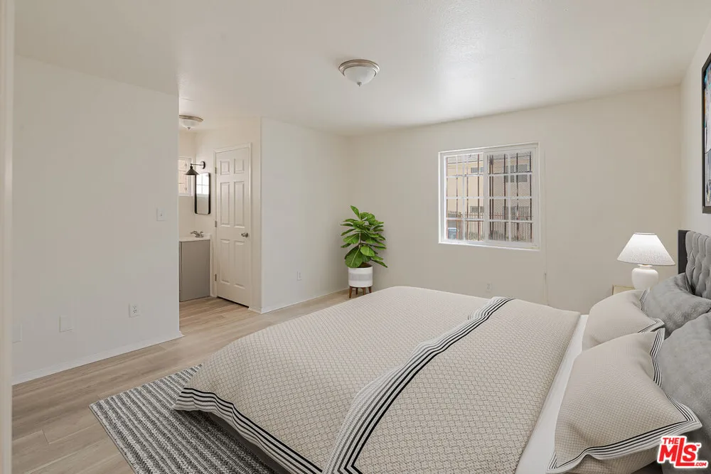 8624 S Main St, Southeast Los Angeles, CA 90003