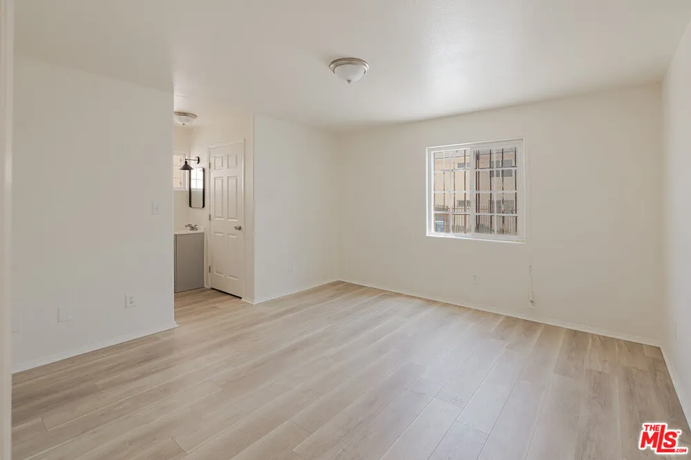 8624 S Main St, Southeast Los Angeles, CA 90003