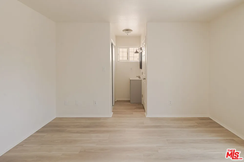 8624 S Main St, Southeast Los Angeles, CA 90003