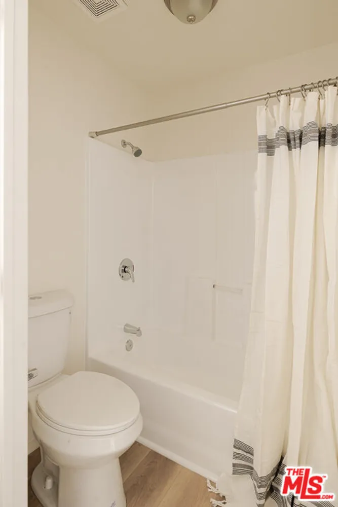 8624 S Main St, Southeast Los Angeles, CA 90003