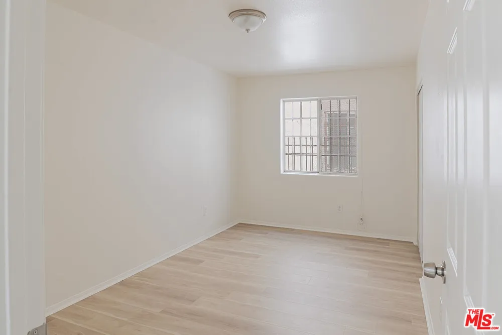 8624 S Main St, Southeast Los Angeles, CA 90003