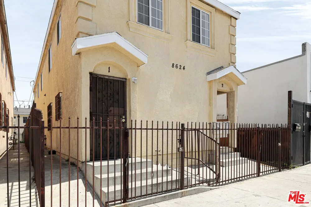 8624 S Main St, Southeast Los Angeles, CA 90003