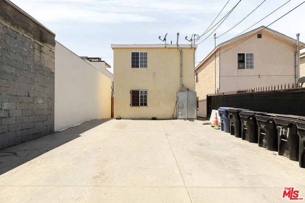 8624 S Main St, Southeast Los Angeles, CA 90003