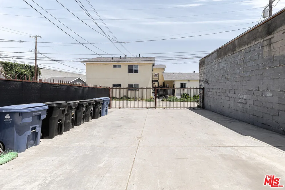 8624 S Main St, Southeast Los Angeles, CA 90003