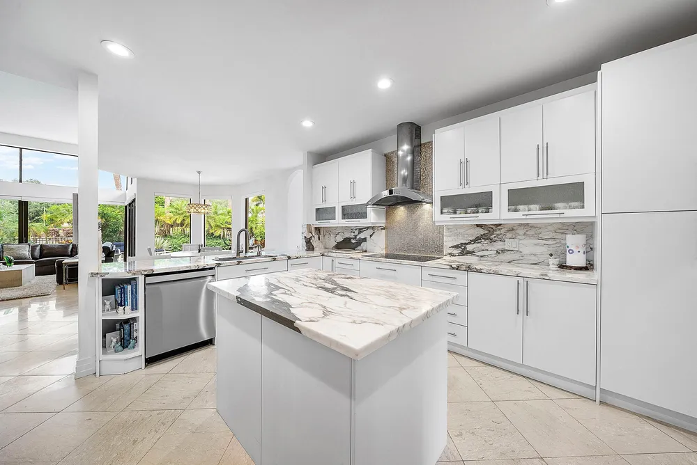 4976 Bocaire Blvd, Boca Raton, FL 33487