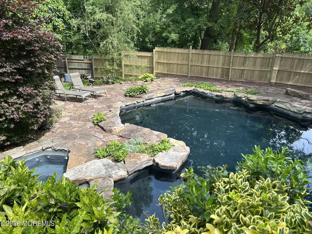 46 Thomas Dr, Manalapan, NJ 07726