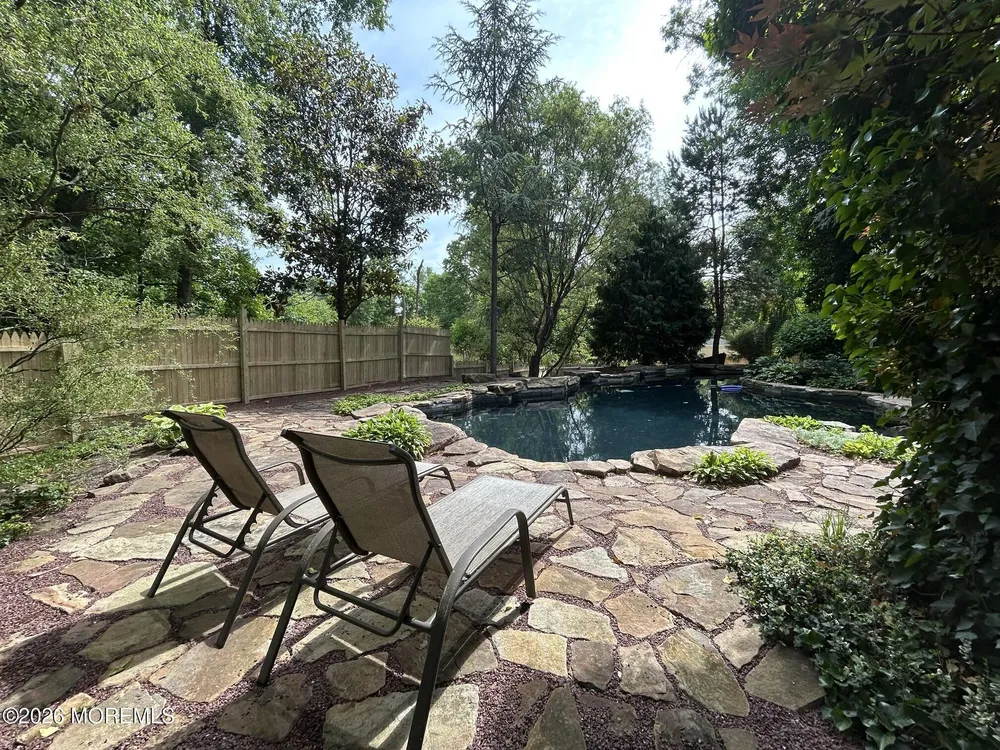 46 Thomas Dr, Manalapan, NJ 07726