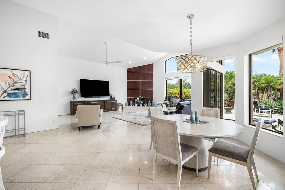 4976 Bocaire Blvd, Boca Raton, FL 33487