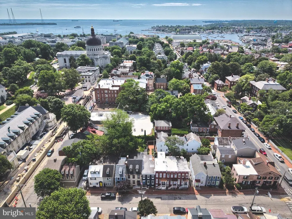 11 1/2 College Ave, Annapolis, MD 21401