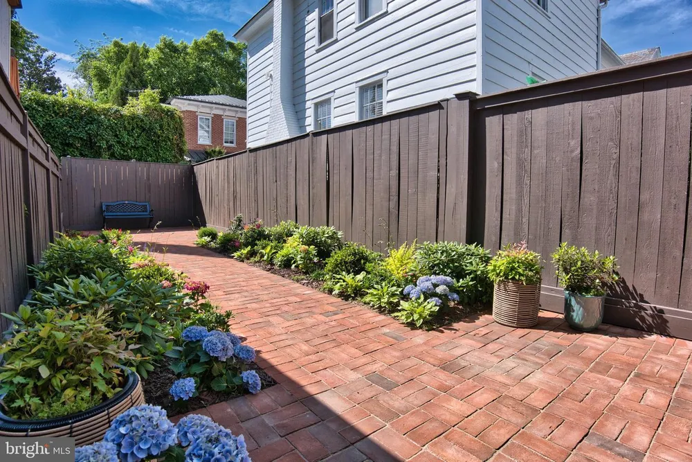 11 1/2 College Ave, Annapolis, MD 21401