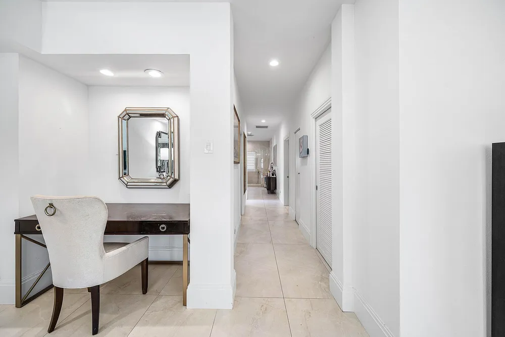 4976 Bocaire Blvd, Boca Raton, FL 33487