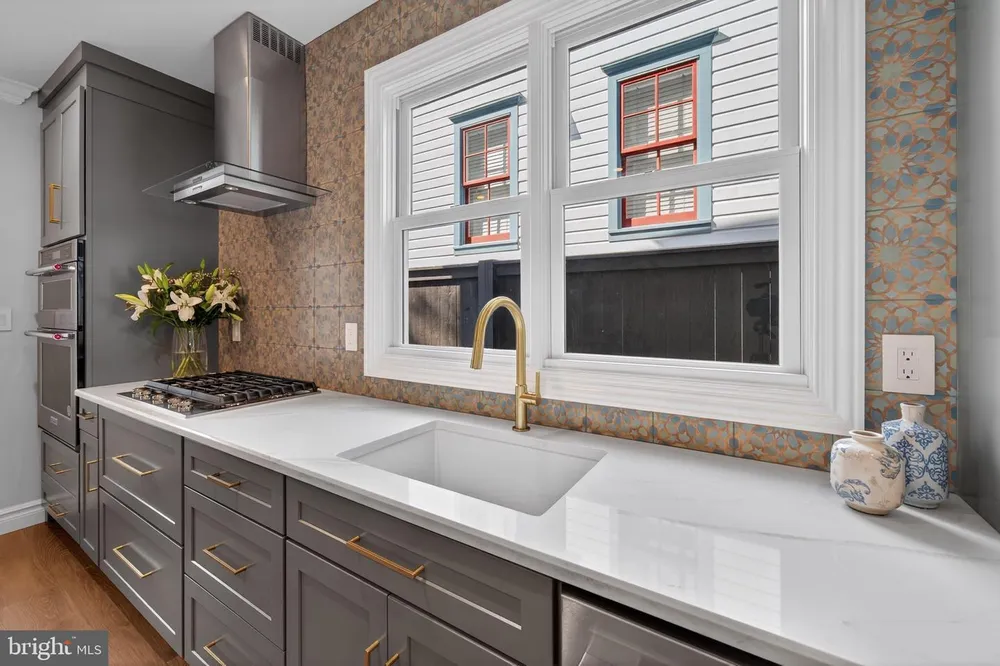11 1/2 College Ave, Annapolis, MD 21401