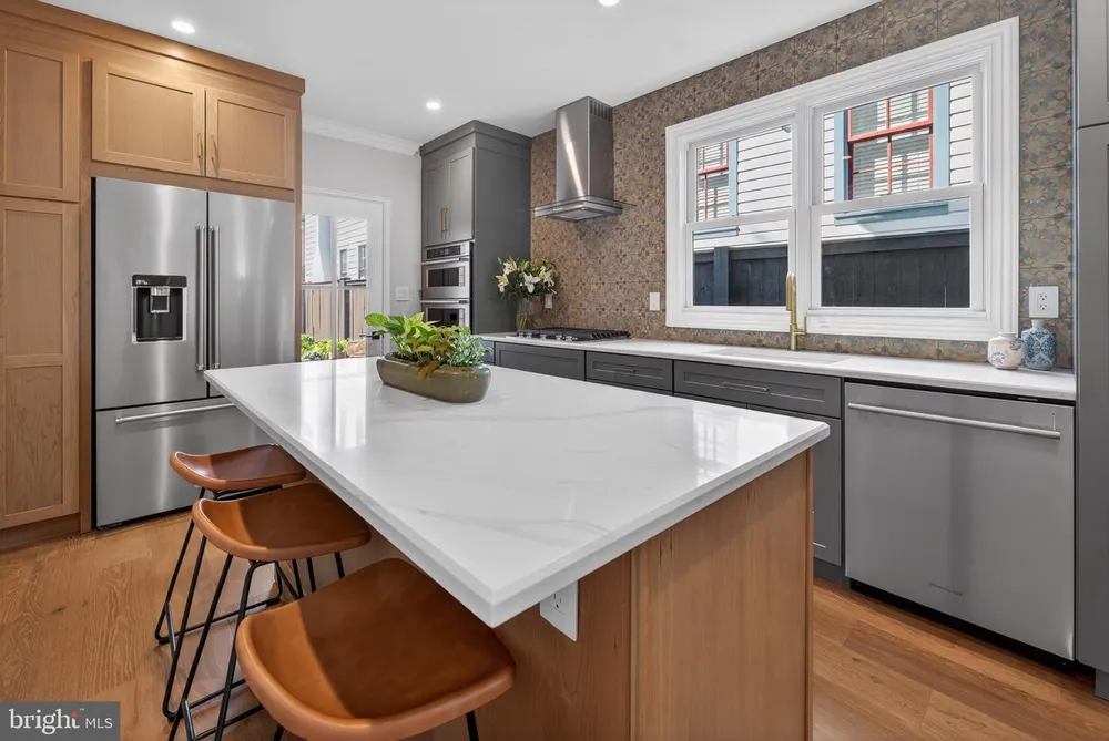 11 1/2 College Ave, Annapolis, MD 21401