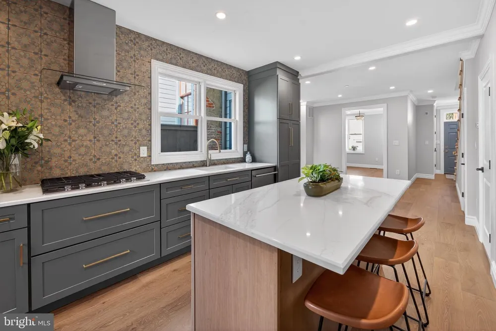 11 1/2 College Ave, Annapolis, MD 21401