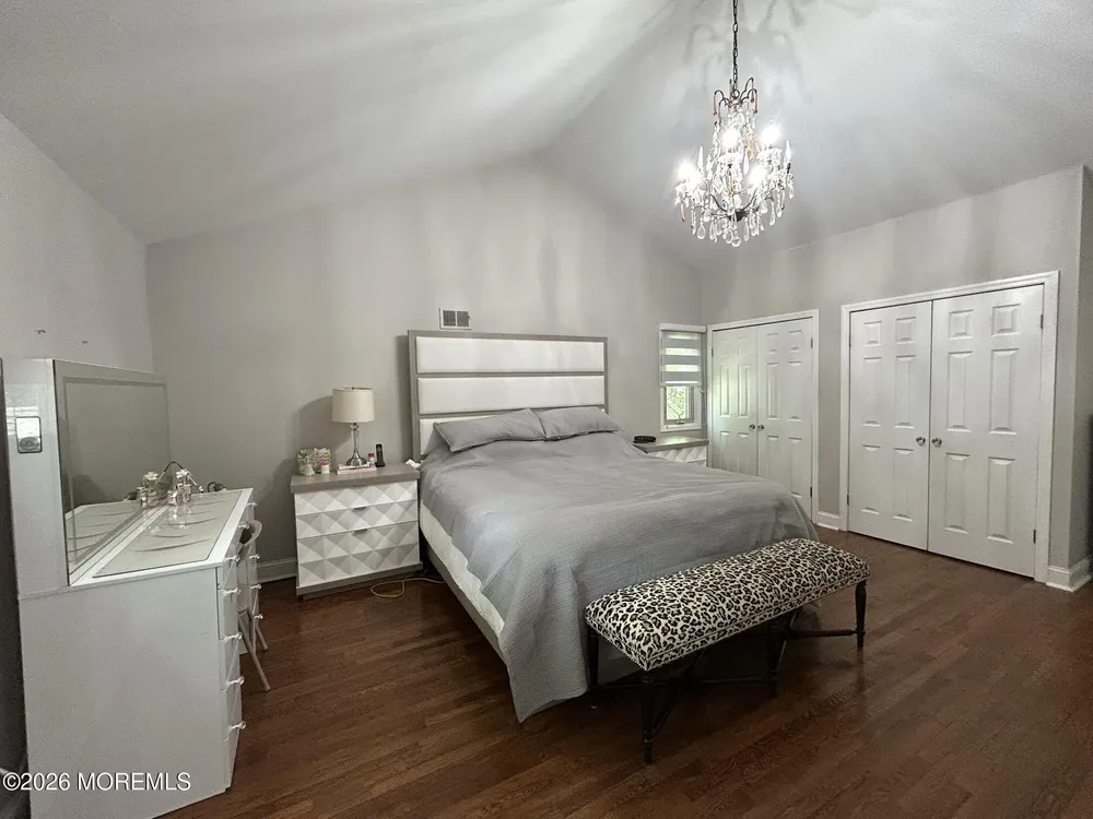 46 Thomas Dr, Manalapan, NJ 07726