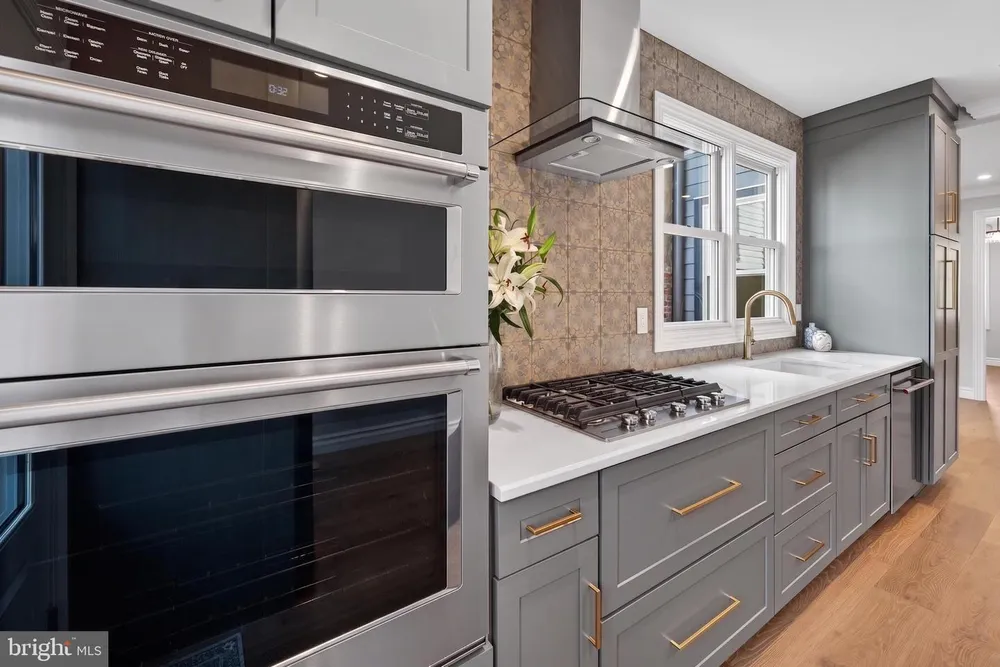 11 1/2 College Ave, Annapolis, MD 21401