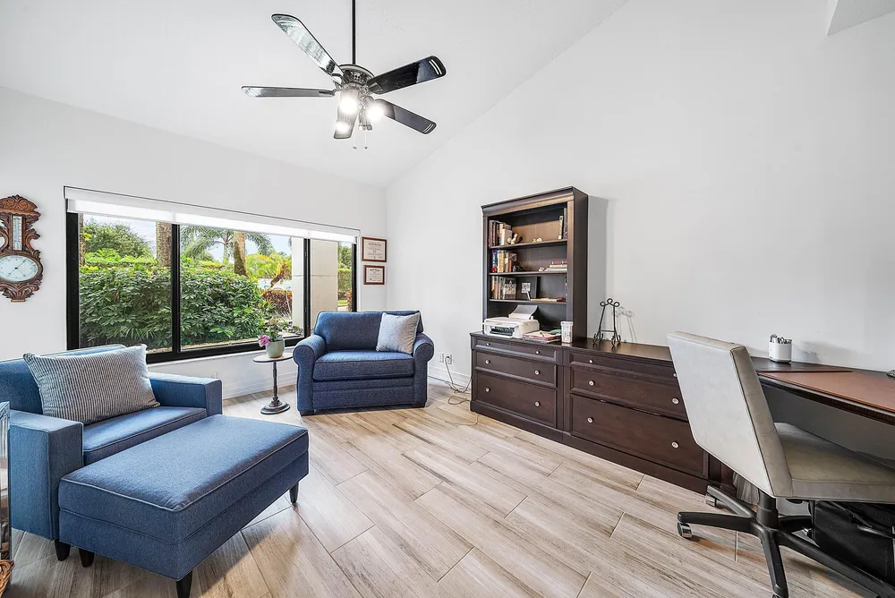 4976 Bocaire Blvd, Boca Raton, FL 33487