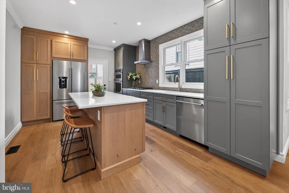 11 1/2 College Ave, Annapolis, MD 21401