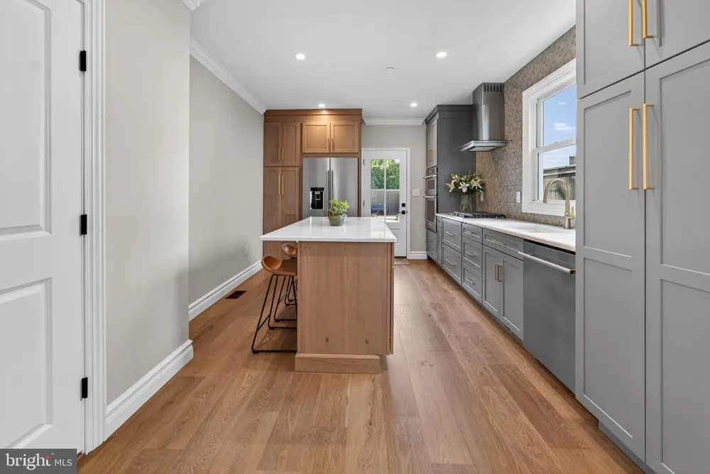 11 1/2 College Ave, Annapolis, MD 21401