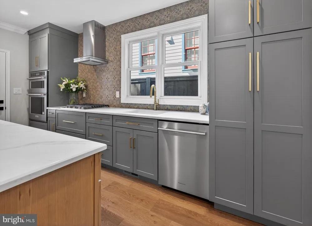 11 1/2 College Ave, Annapolis, MD 21401