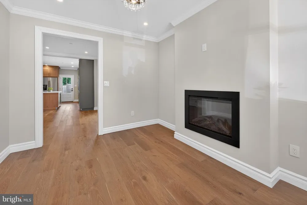 11 1/2 College Ave, Annapolis, MD 21401