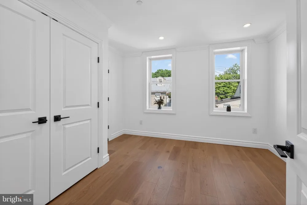 11 1/2 College Ave, Annapolis, MD 21401