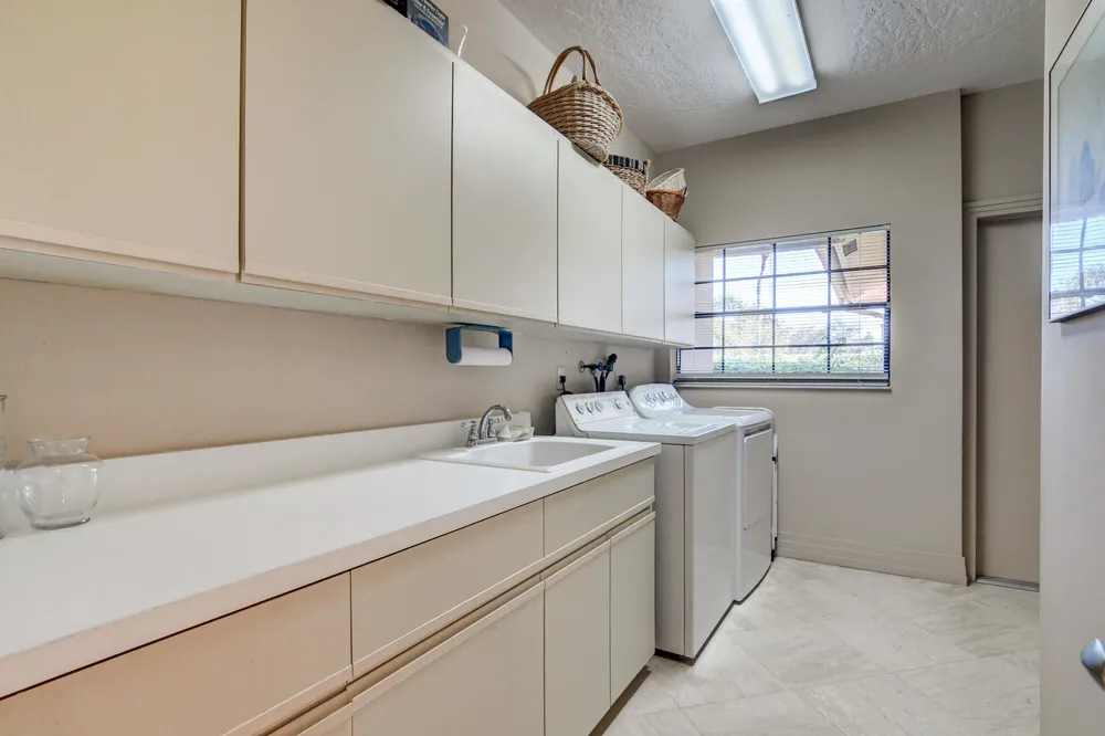 4976 Bocaire Blvd, Boca Raton, FL 33487