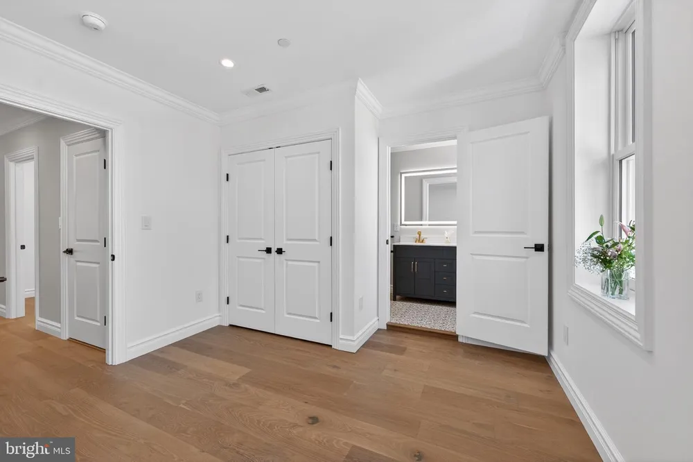 11 1/2 College Ave, Annapolis, MD 21401