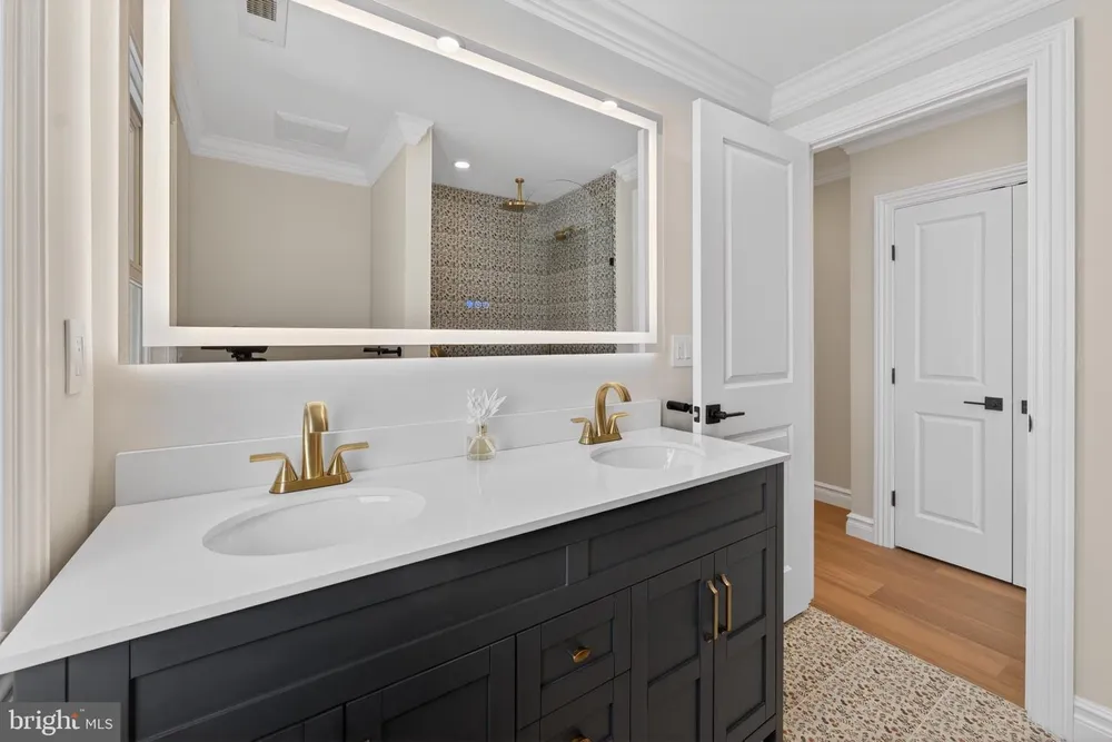 11 1/2 College Ave, Annapolis, MD 21401